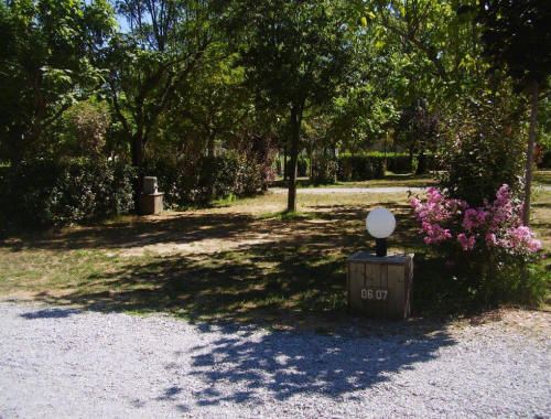 emplacement au camping la source en sud ardeche