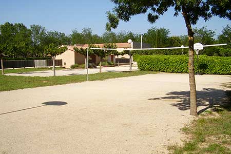 volley au camping la source en ardeche meridionale